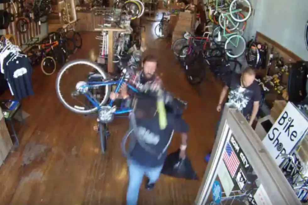 Worker In Bike Shop Catches Shoplifter [VIDEO]