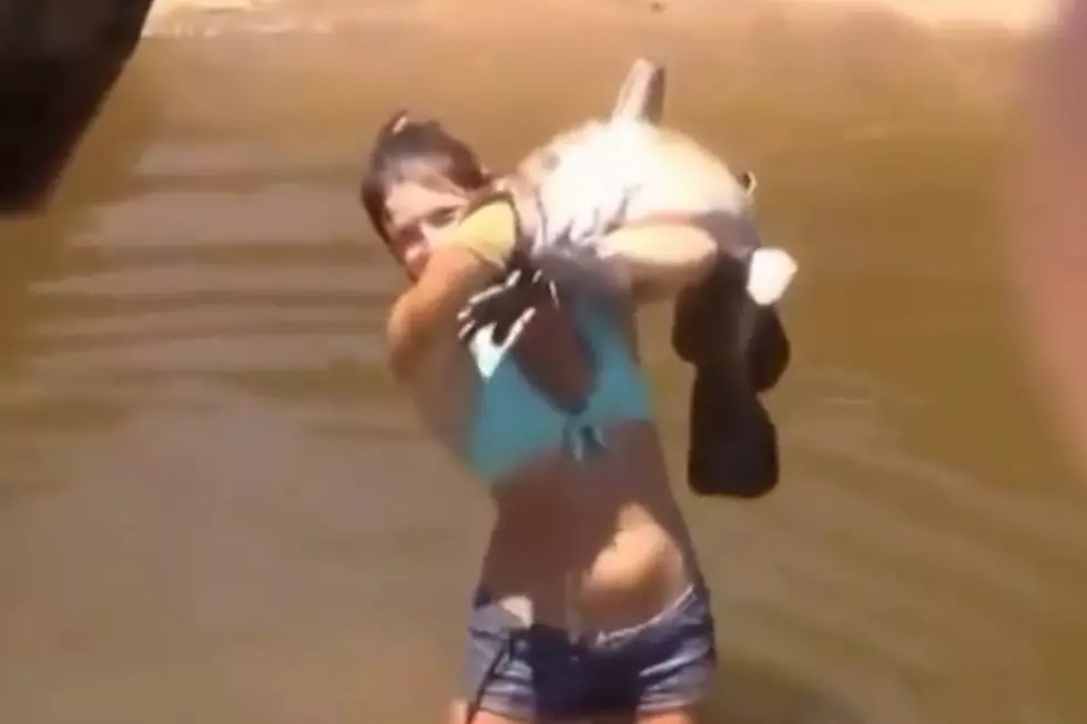 Girl Catches Fish With Her Bare Hands [VIDEO]