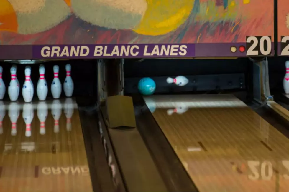 Guy Rolls Strike While Sitting On Bench [VIDEO]