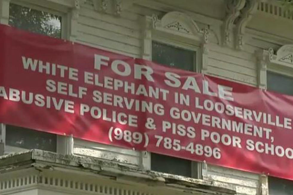 Otisville Man Angers Residents With Insulting Banner [VIDEO]