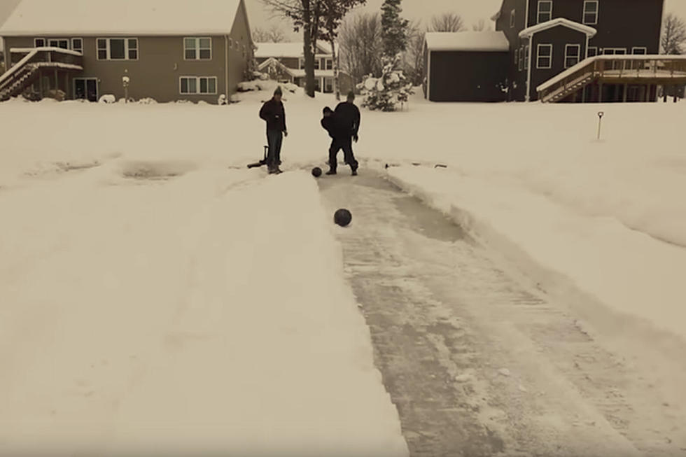 Michigan Residents Take Advantage Of Winter And Go Ice Bowling [VIDEO]