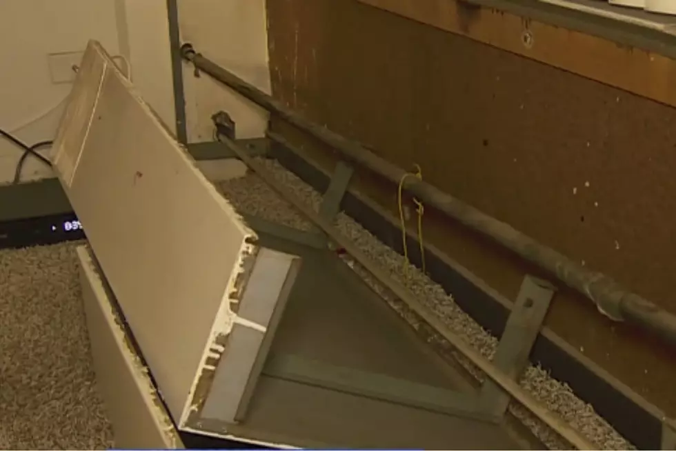 MI Complex Residents Upset With Conditions After Pipe Burst