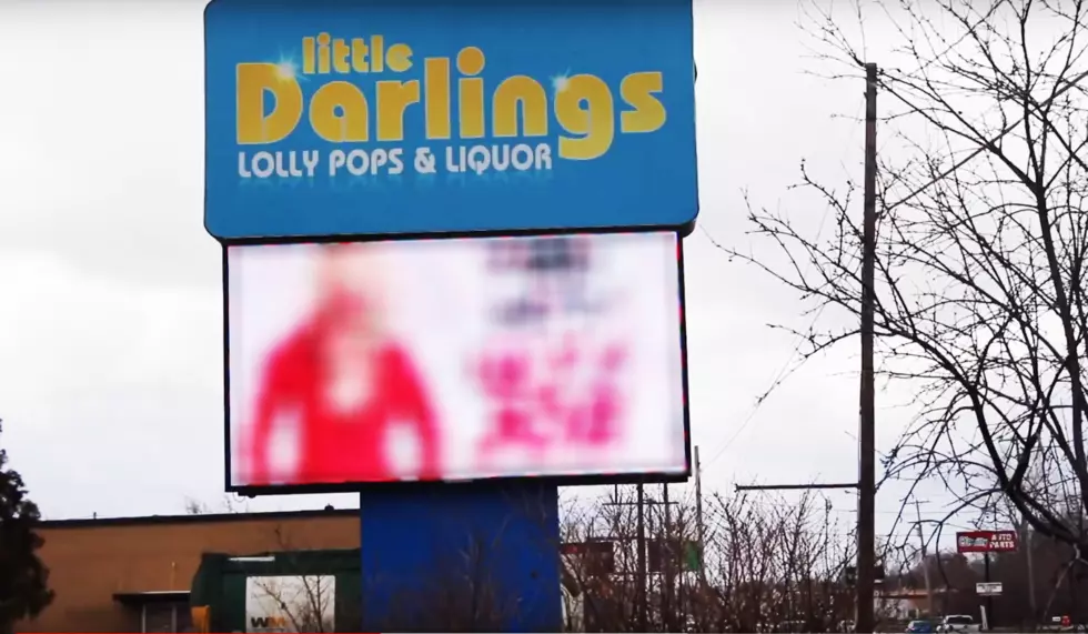 Little Darlings Put Your Mom On Their Sign and It’s Hilarious [VIDEO]