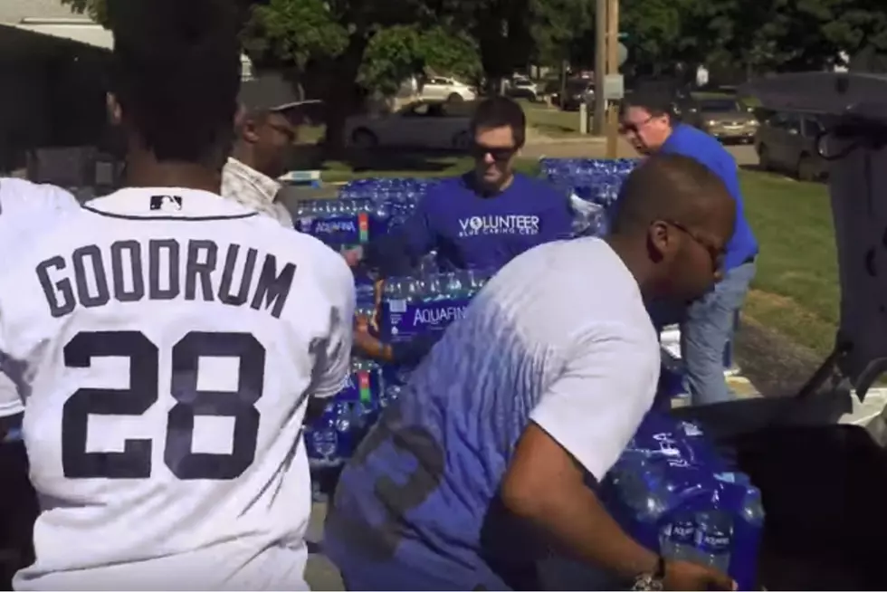 Detroit Tigers Player Distributes Bottled Water in Flint [VIDEO]