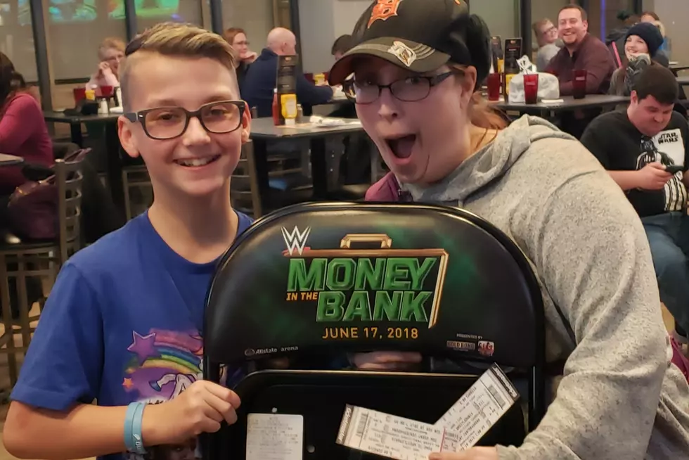 WWE Ticket Giveaway At Mo Pete's Sports Retreat [PHOTOS]