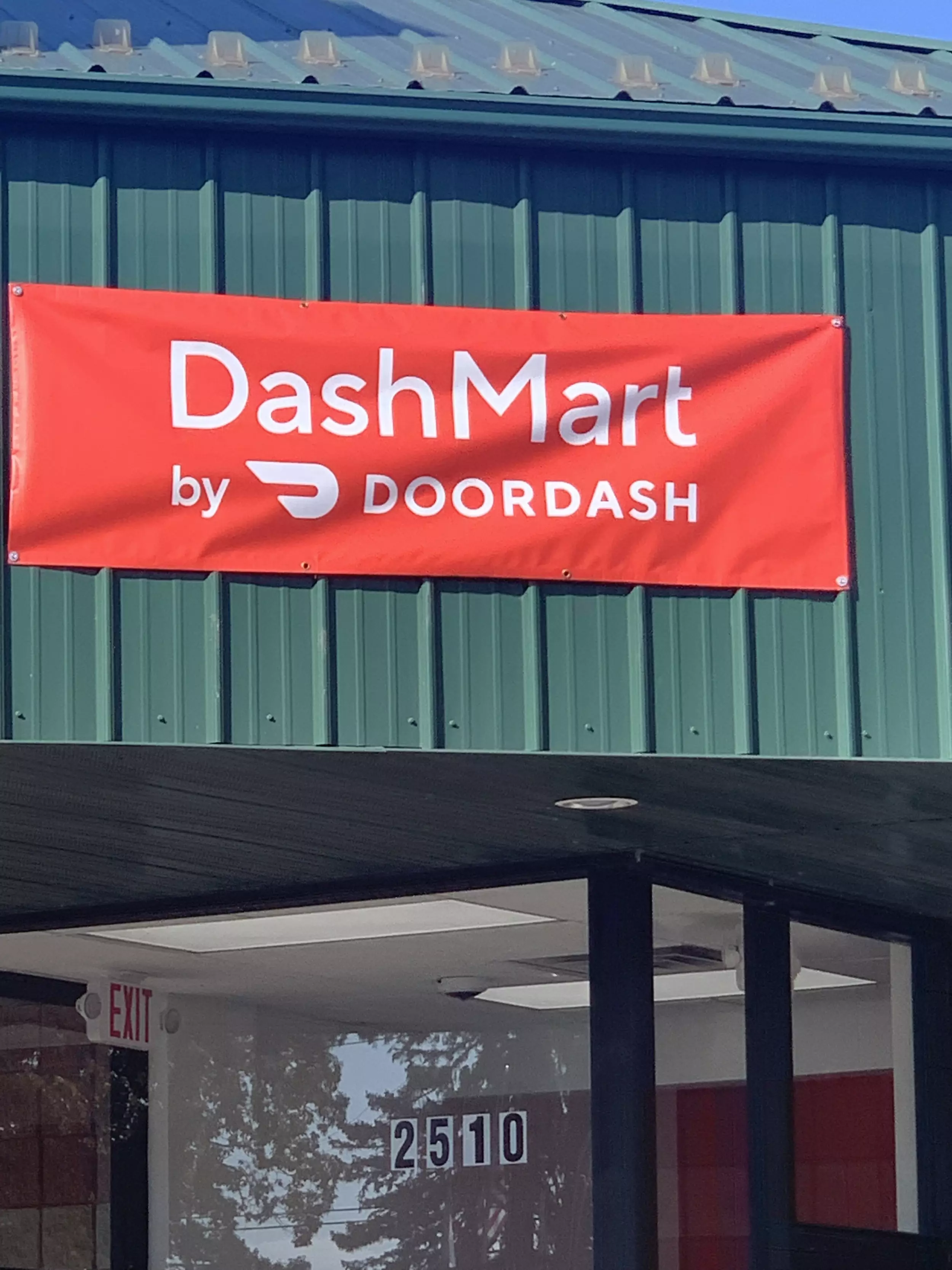 DoorDash launches online DashMart convenience stores to sell snacks and  groceries - The Verge