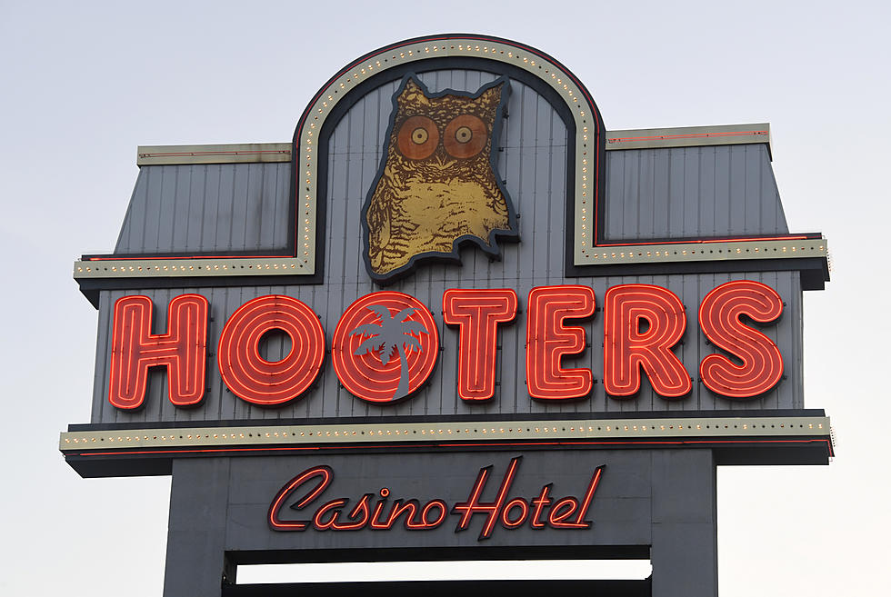 Grand Blanc Man Uses Hilarious Sales Pitch to Sell Hooters Sign