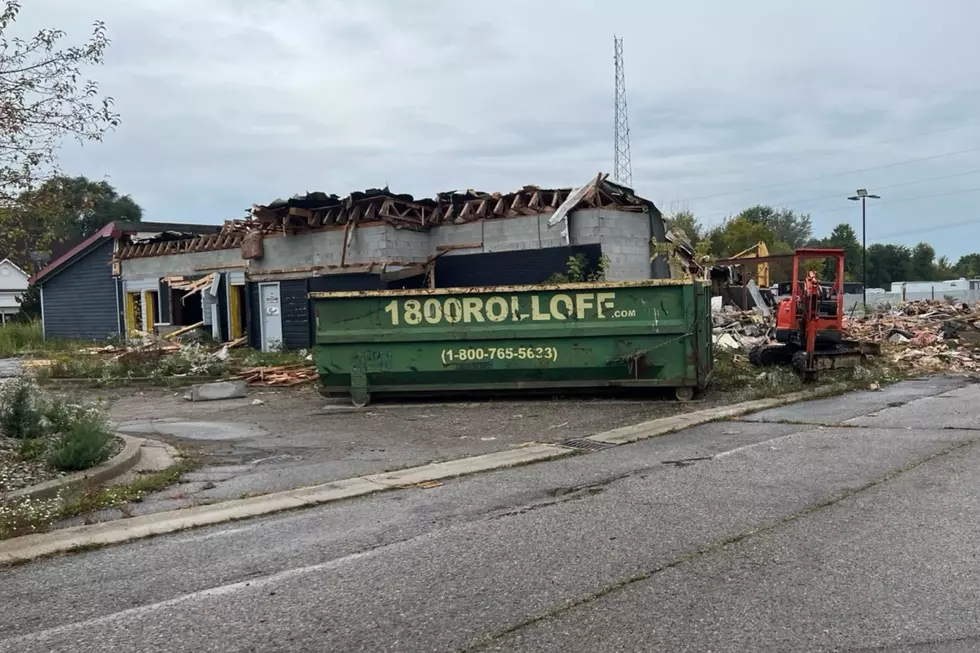 The Old Bubba O’Malley’s Building in Burton Is Coming Down