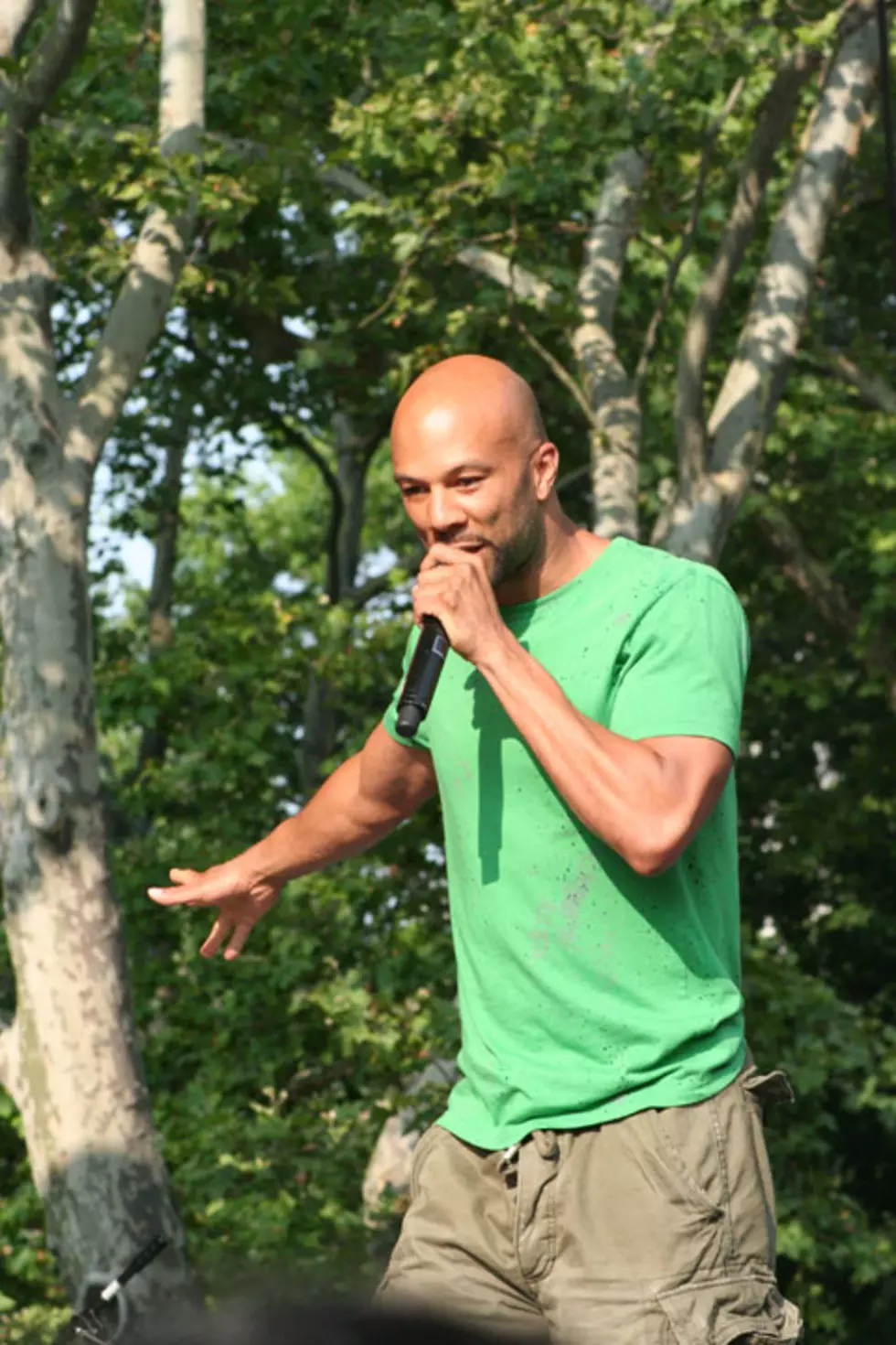 Common released &#8216;The Dreamer/The Believer;&#8217; appearing at FYE in The Loop on Wednesday