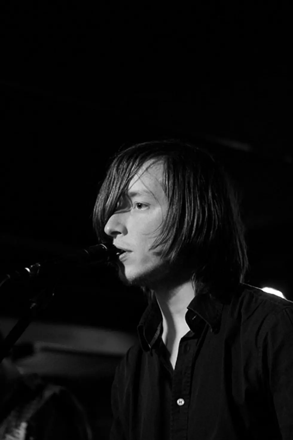 Jacco Gardner playing the Empty Bottle on fall tour