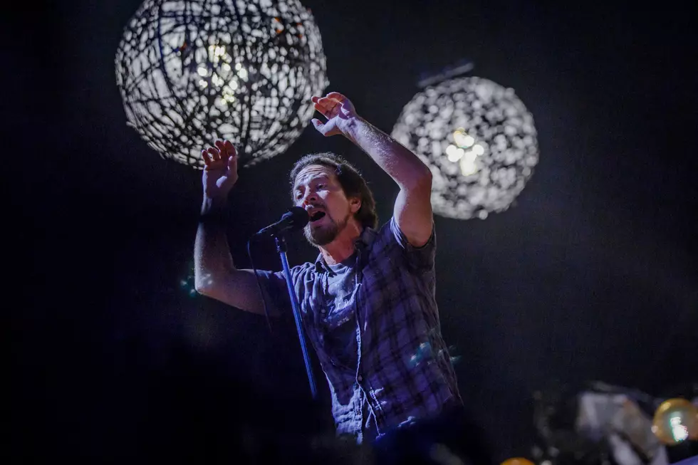 Pearl Jam covered Bowie at Wrigley Field (pics, video, setlist)
