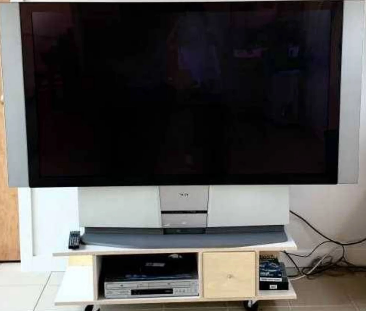 Free Big Screen TV + Other Stuff For Grabs On Yakima ...