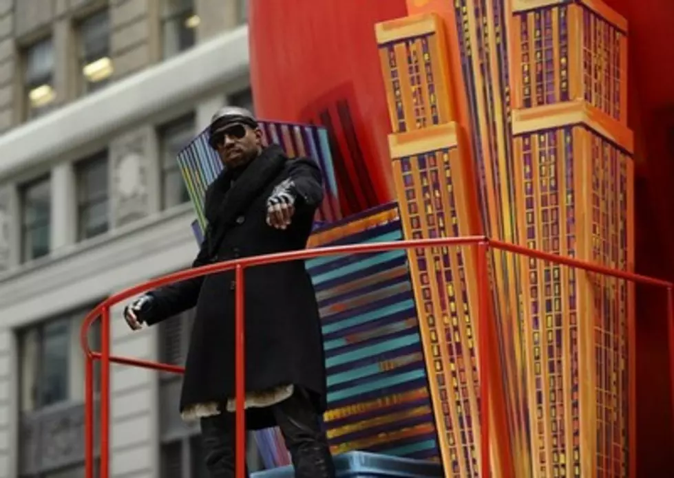 Kanye Booed At Parade In NYC
