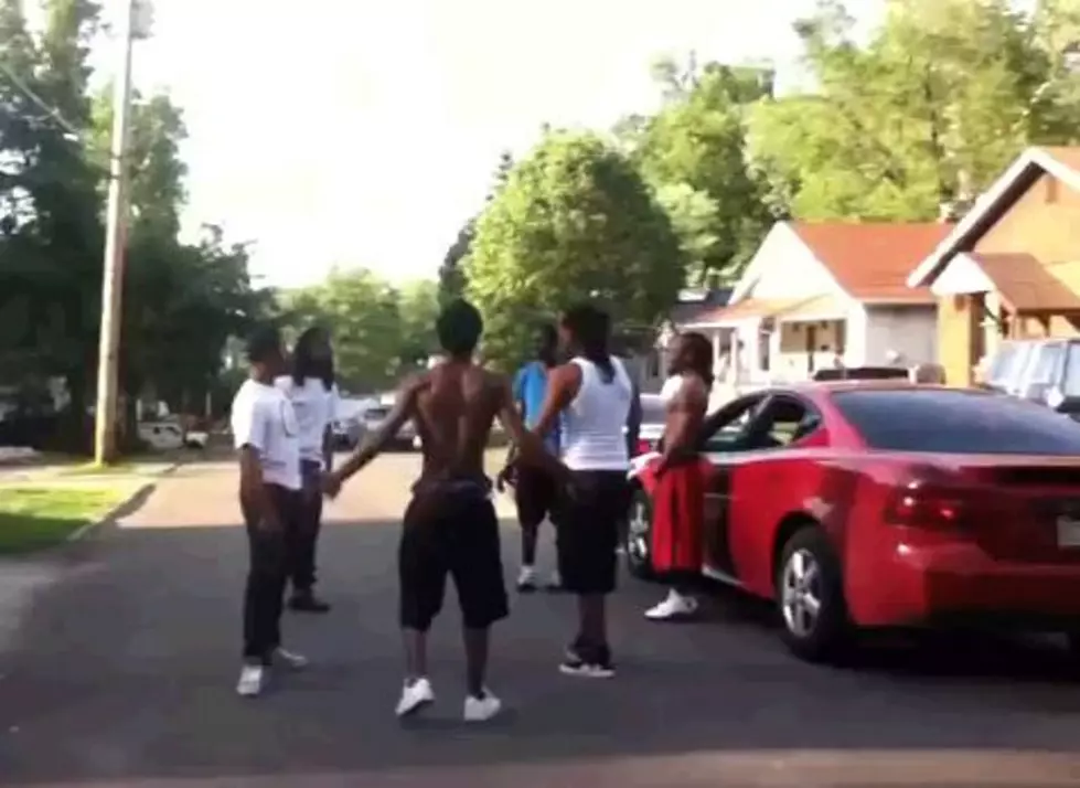 Street Fight Ends With Ice Cream [Video]