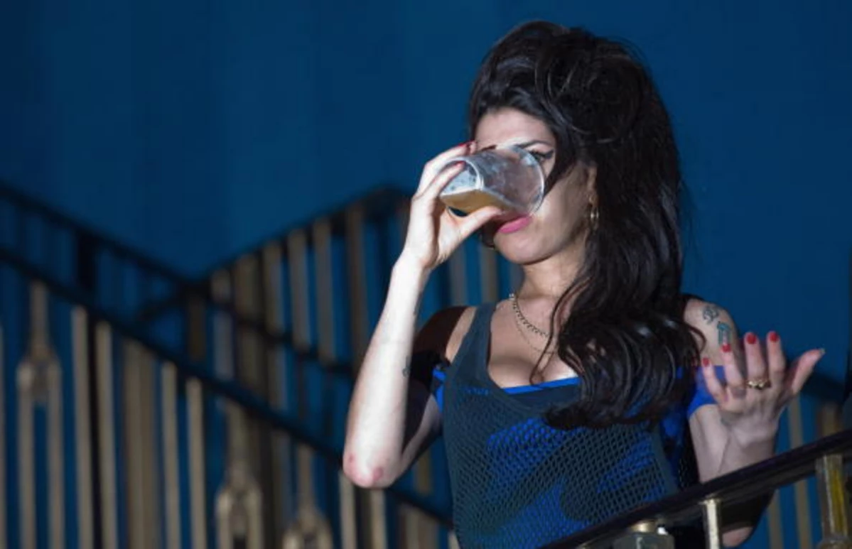 Amy Winehouse Booed Off Stage In Belgrade Video