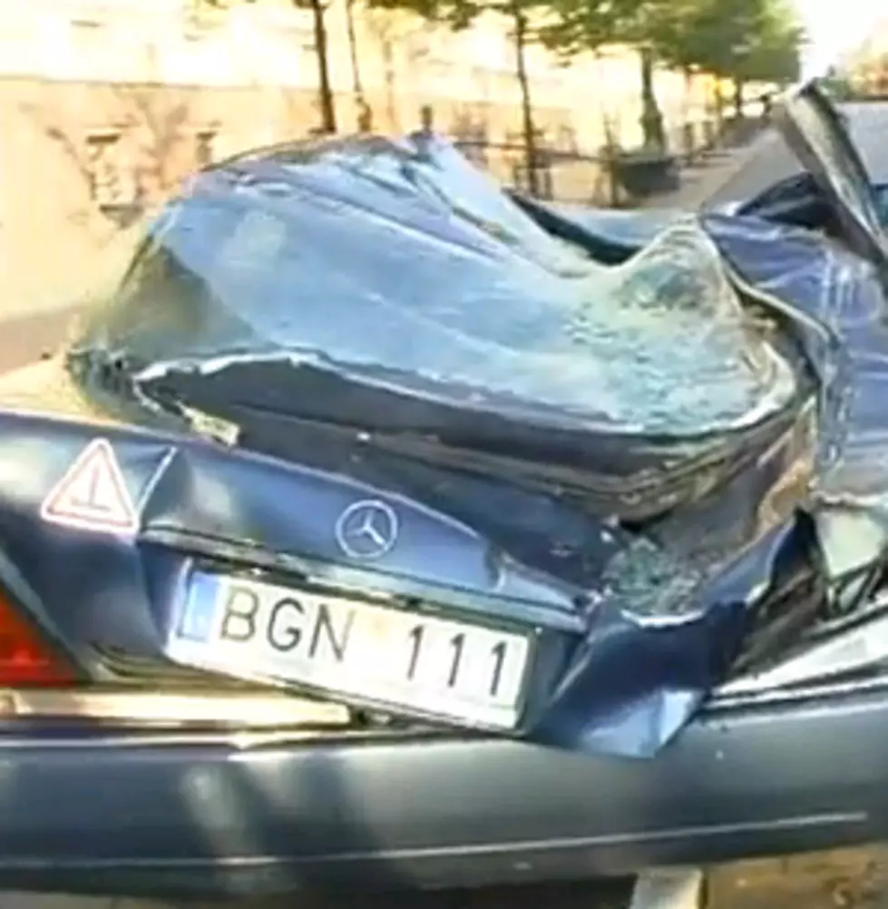 Mayor Rides A Tank Over Illegaly Parked Cars [Video]