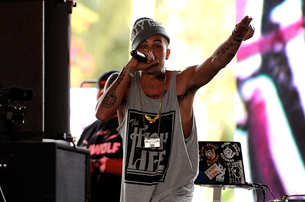 Yelawolf Fights A Fan During His Concert [Video]