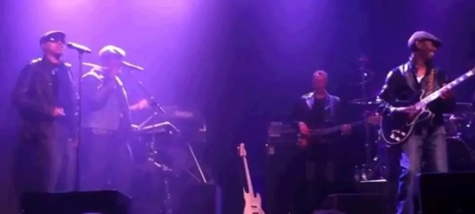D&#8217;Angelo Performs His New Song &#8216;Sugar Daddy&#8217; [Video]