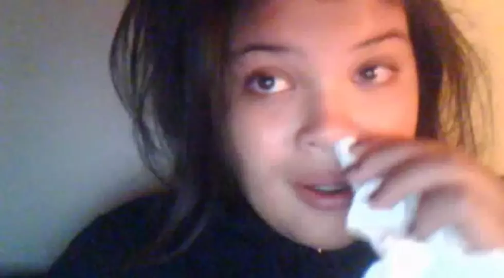Girl Finds Out What Happens When You Sneeze With Your Eye’s Open [Video]