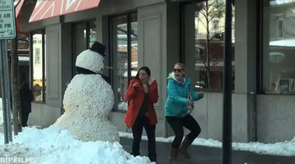 Best Prank Ever &#8211; Freaky The Snowman Terrifies Pedestrians [Video]
