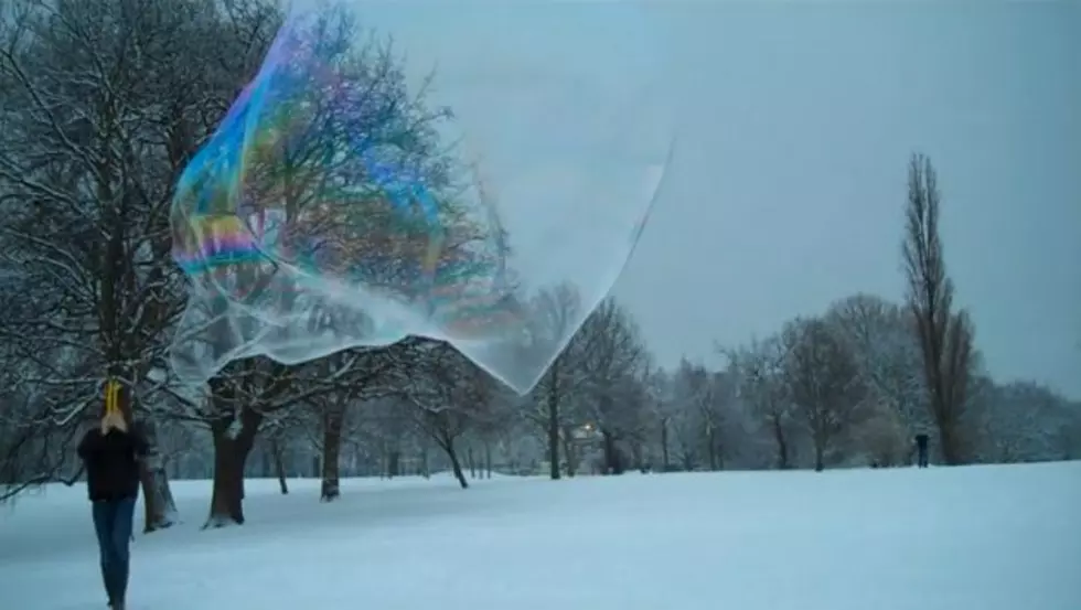 Man Makes The Biggest Bubbles Ever [Video]