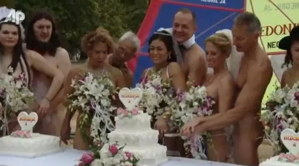 9 Couples Marry Naked in Jamaica [Video]