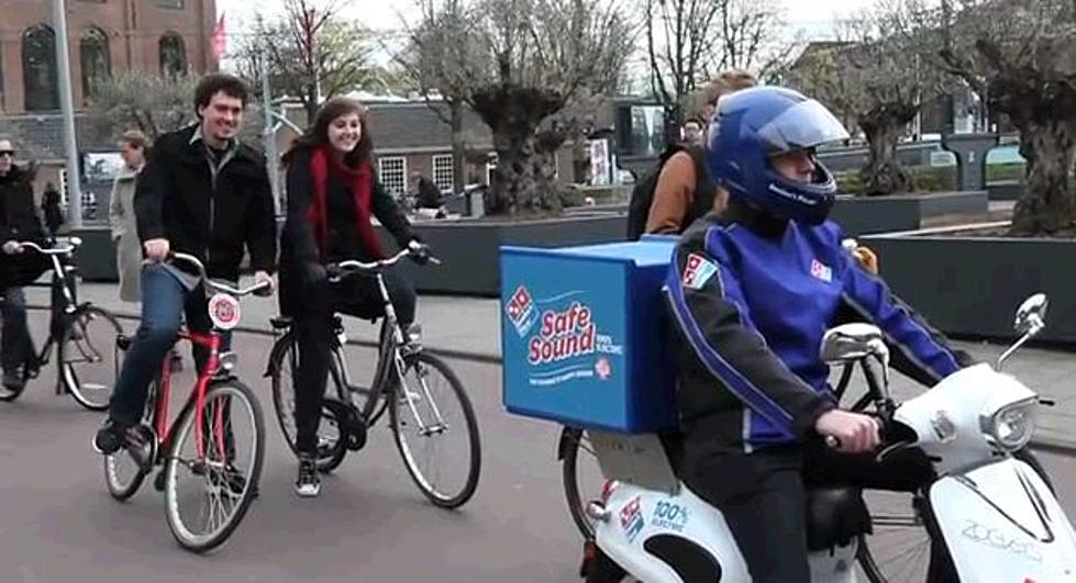 Domino&#8217;s Pizza Delivery Driver Makes His Own Scooter Sounds [Video]