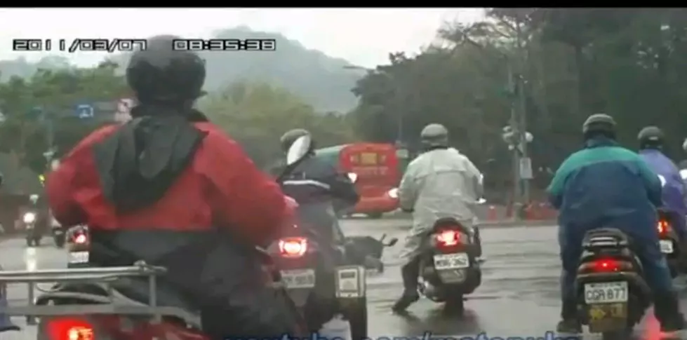 100 Motorcycle Crashes In Asia [Video]