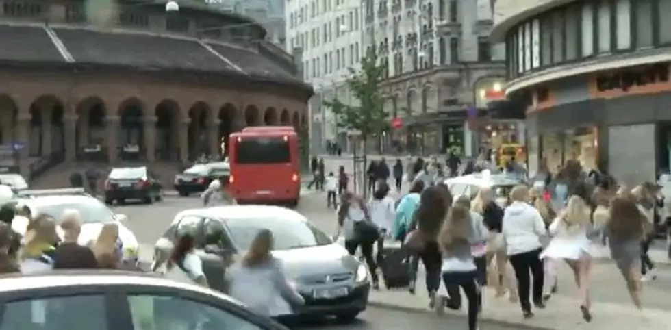 Justin Bieber Fans Go Crazy In Norway [Video]