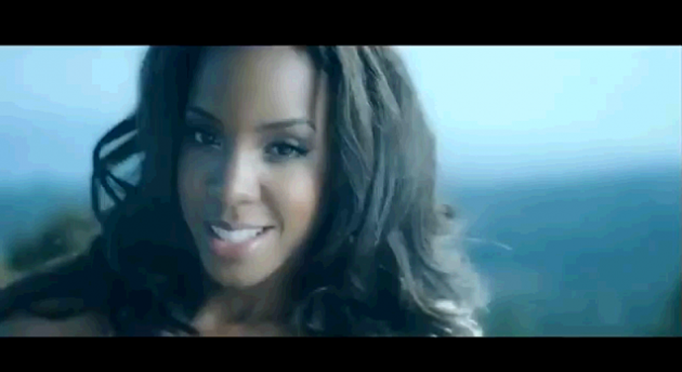 Kelly Rowland Celebrates Bacardi With &#8216;Summer Dreaming&#8217; Video