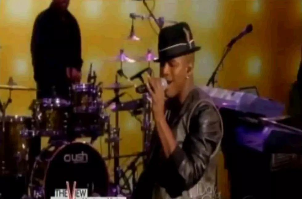 Ne-Yo Performs Hit Single ‘Let Me Love You’ on The View