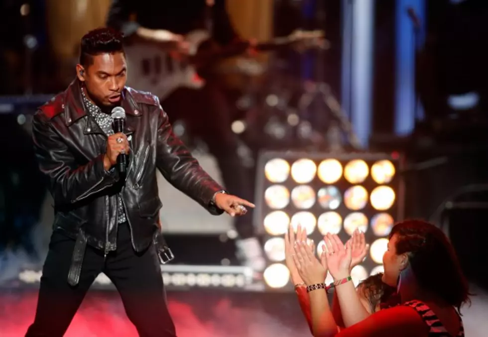 Watch Miguel Fall Off The Stage During A London Performance [Video]