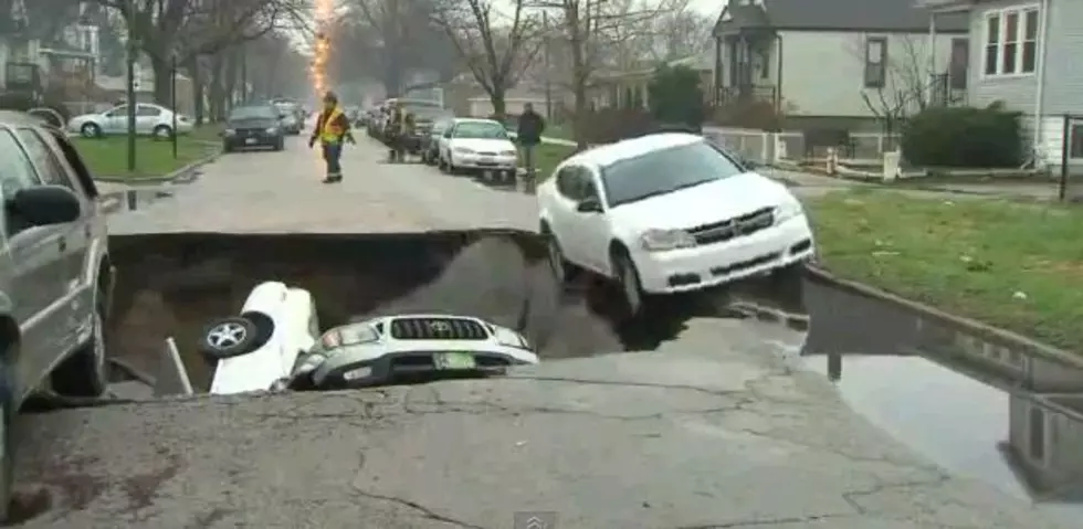 A Sinkhole In Chicago Swallows Up Three Cars [Video]