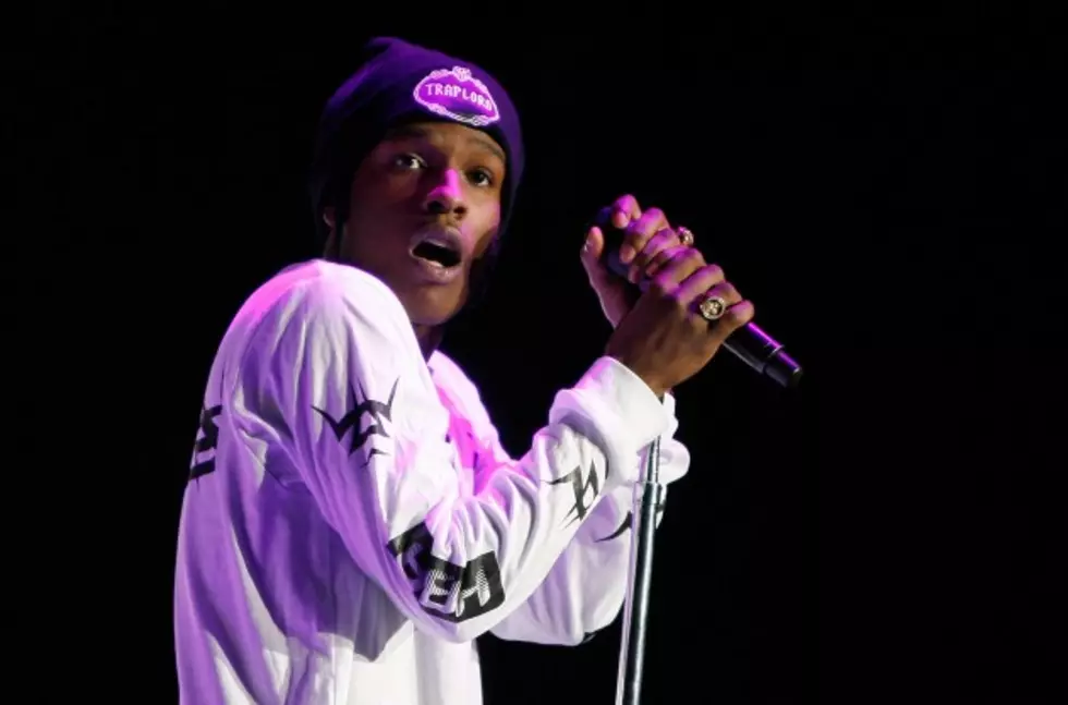&#8216;A$AP Rocky&#8217; Walks Off Stage After Losing His Hat [Video]