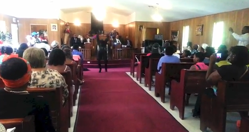 Praise Dancer Flips For Jesus – Directly Into The Pulpit [Video]