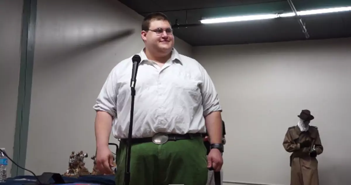 Real Life Impersonator of Family Guy's Peter Griffin is Spot On - Video