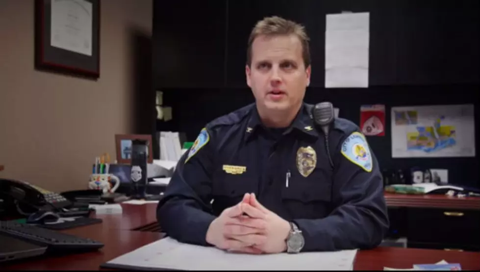 Police Officer Gives People Presents Instead of Tickets [Video]