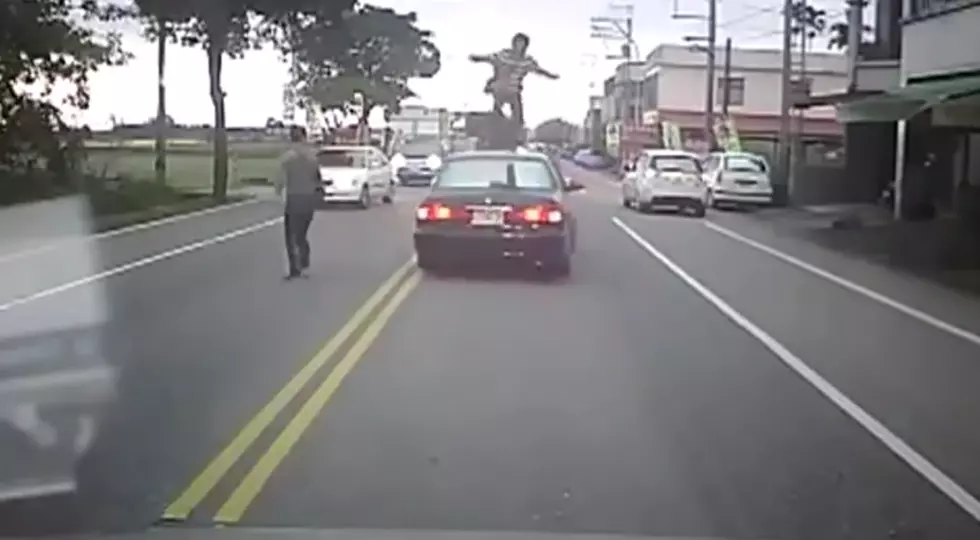 Road Rage Quickly Turns Into Kung Fu! [Video]