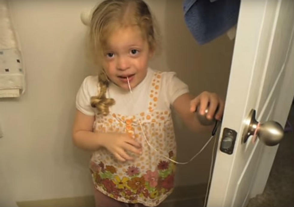 Mom Lets Child Pull Teeth Out Her Mouth [Video]