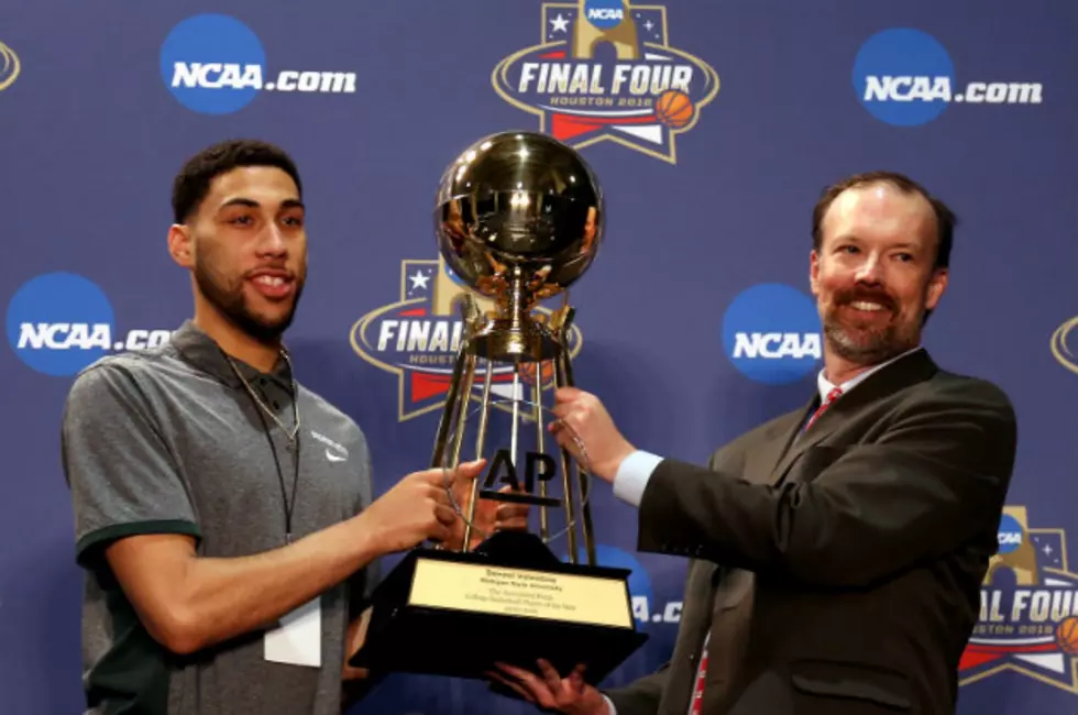Denzel Valentine Is College Basketball’s Player Of The Year [Video]