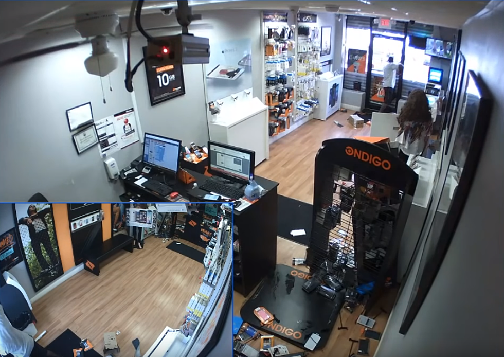 Crowd Laughs As Two Robbers Get Locked In Cell Phone Store [Video]