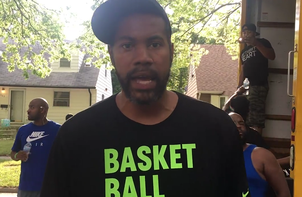 Former Piston Rasheed Wallace Delivers Water to Flint Residents [VIDEO]