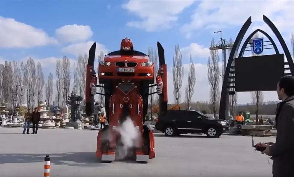 BMW Morphs Into Real-Life Transformer [Video]