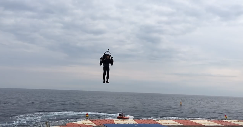 Did This Guy Just Make The First Ever Real Life Jet Pack? [Video]