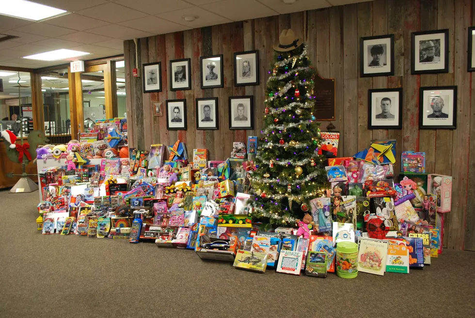 Local Police Join Forces With Marines to Spread Cheer