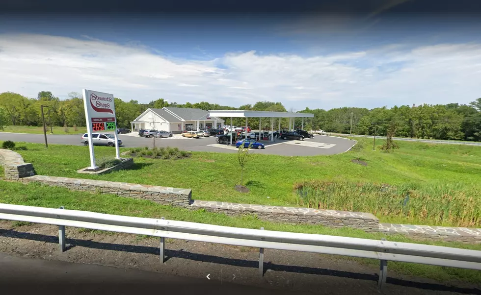 Hudson Valley Man Stabbed at Stewart’s, Suspect At Large