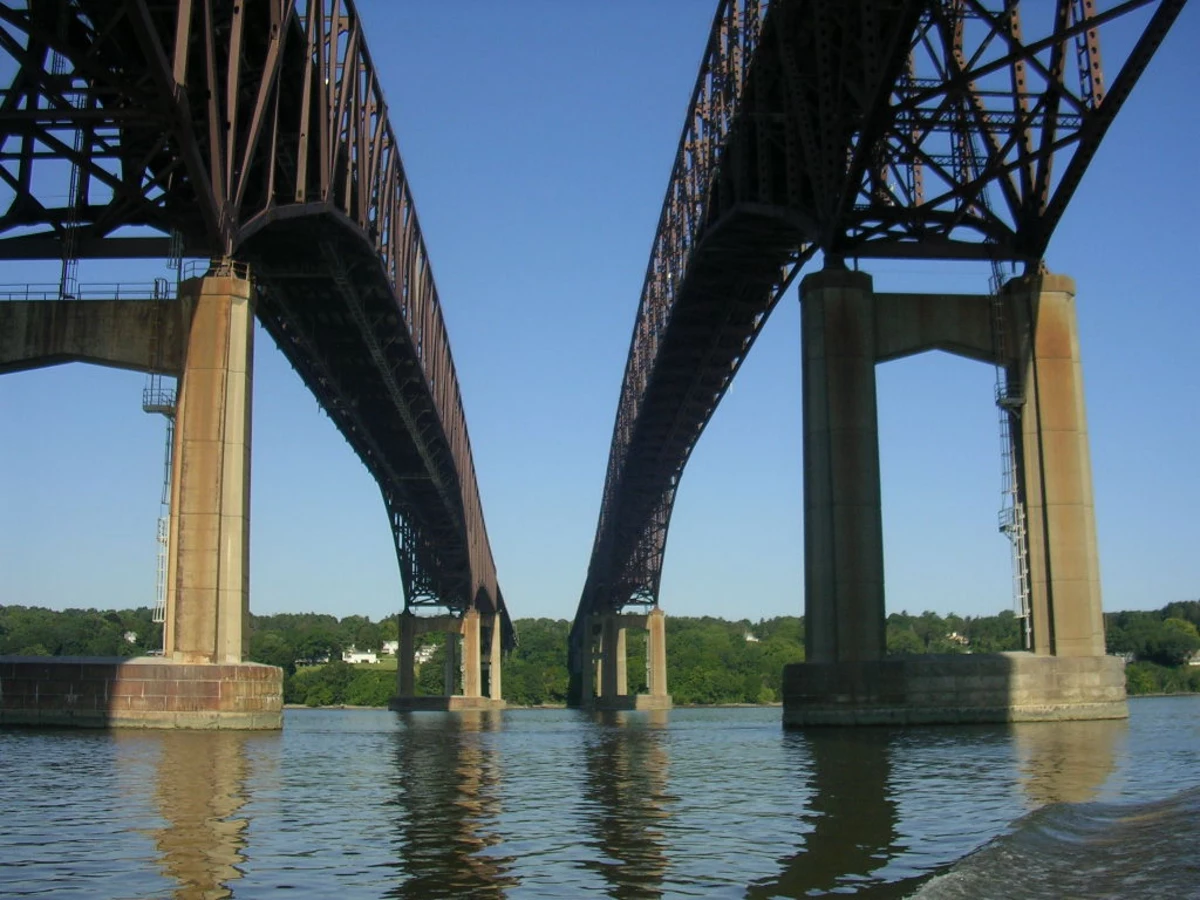 NewburghBeacon Bridge 'Jumper' Rescued From Hudson River