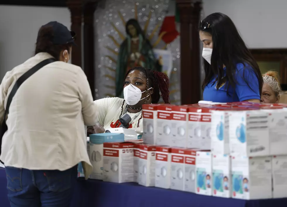 New York State Suggests Residents Start Wearing Masks Again