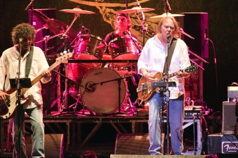 Neil Young Honors Bob Dylan + Other Classic Rockers With New Song, ‘Twisted Road’