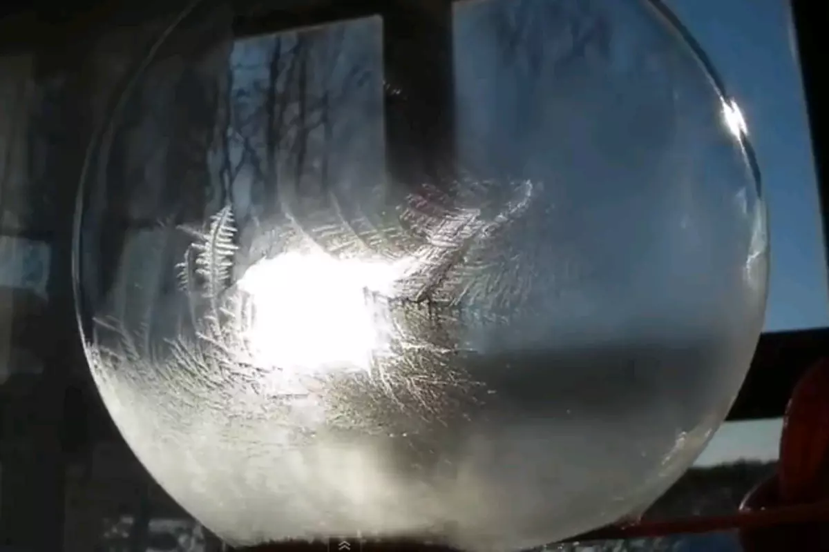 Blowing Bubbles That Freeze VIDEOS Blowing Bubbles That Freeze VIDEOS
